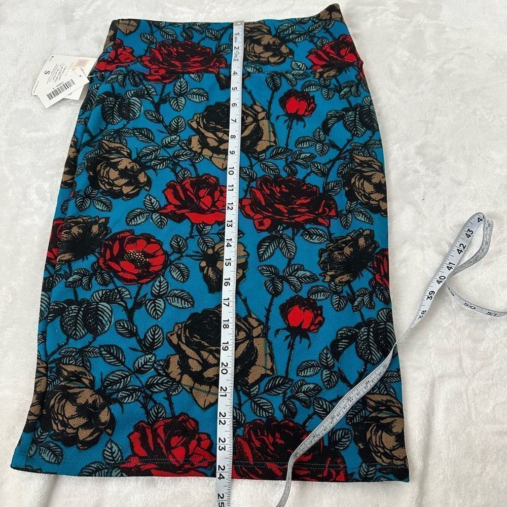 LuLaRoe Women's Size S Cassie Pencil Skirt Blue Red Roses Print‎ Stretchy New - Picture 8 of 8